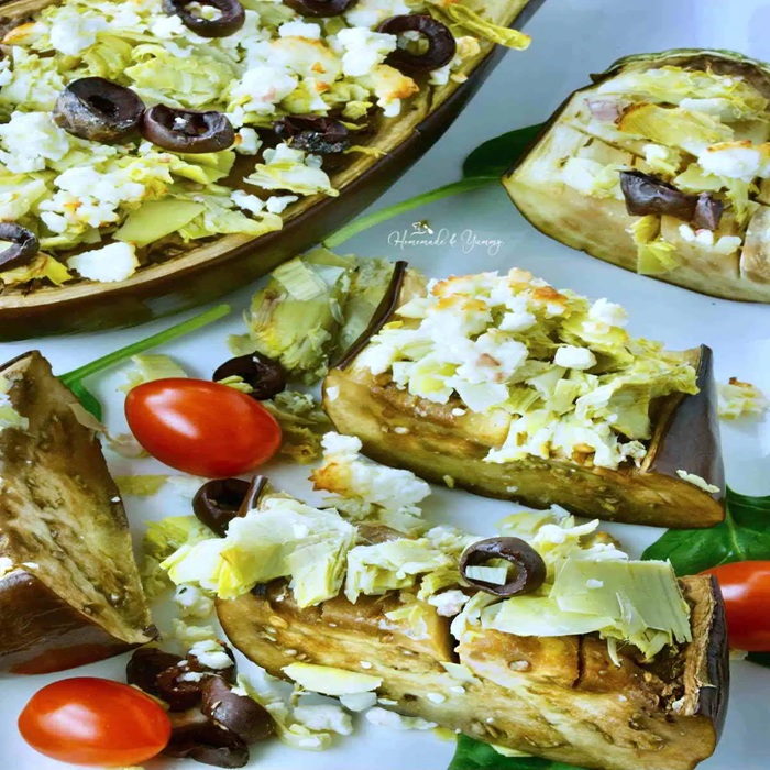 Запечённый баклажан с козьим сыром и лепёшкой