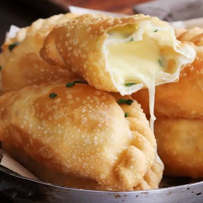 Картофель фри с начинкой из куриного филе